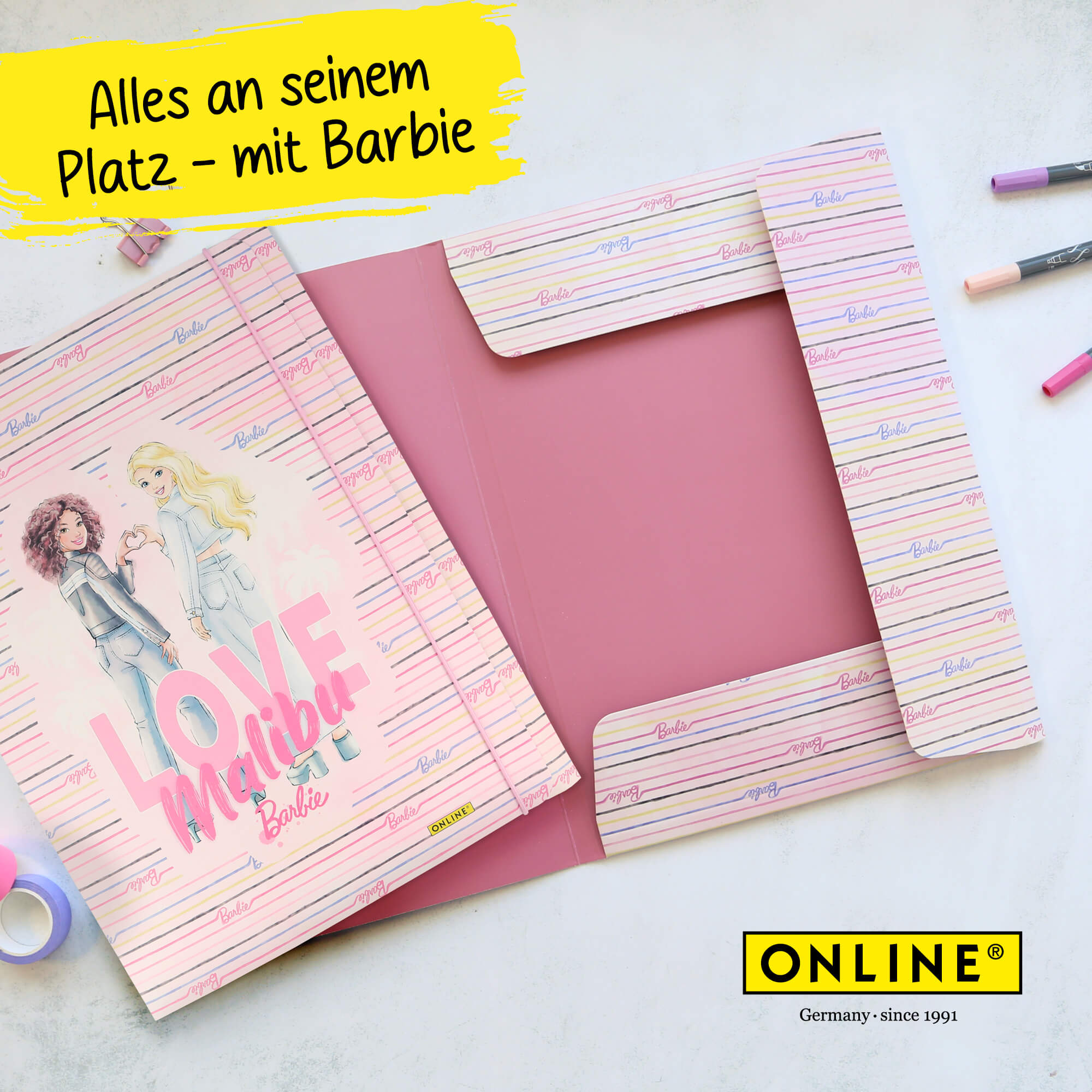 Gummizugmappe A4 Barbie Malibu liegt auf dem Tisch geöffnet